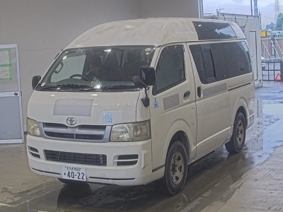 TOYOTA HIACE