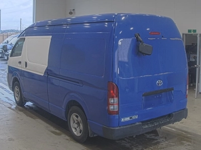 TOYOTA REGIUS VAN