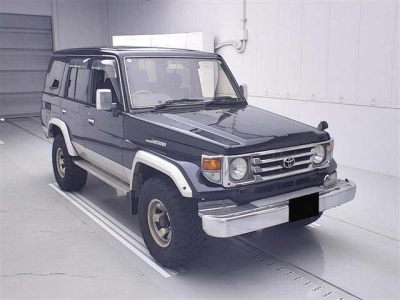 TOYOTA LAND CRUISER 70