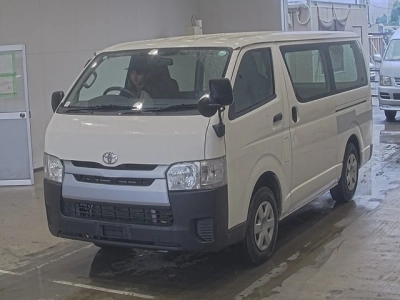 TOYOTA HIACE