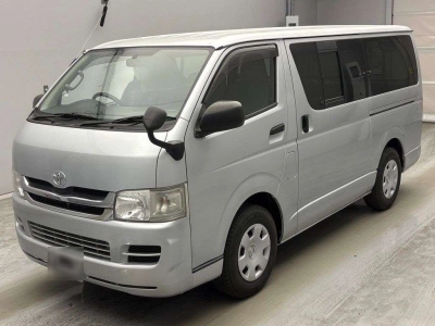 TOYOTA REGIUS VAN
