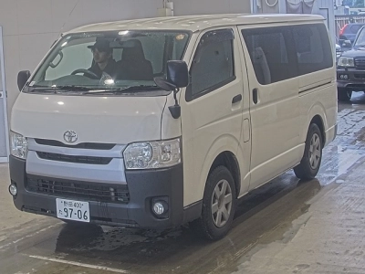TOYOTA HIACE