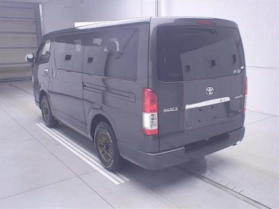 TOYOTA HIACE