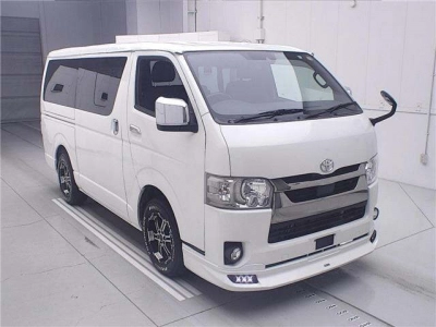 TOYOTA HIACE