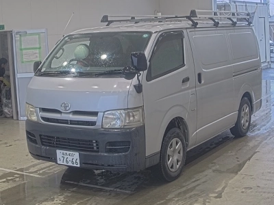 TOYOTA HIACE