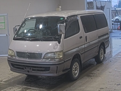 TOYOTA HIACE
