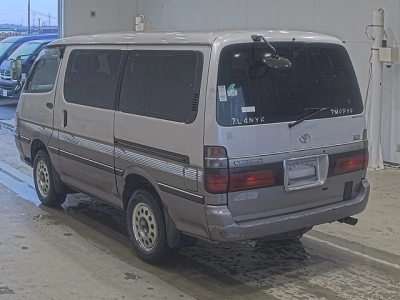 TOYOTA HIACE