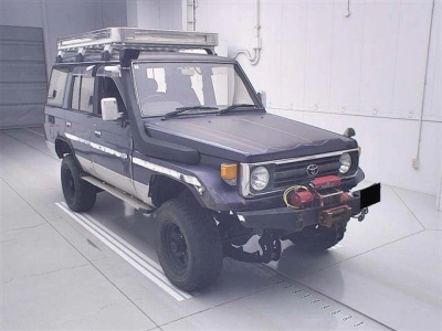 TOYOTA LAND CRUISER 70