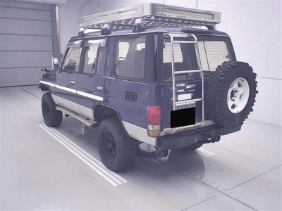 TOYOTA LAND CRUISER 70