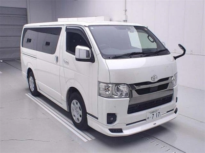TOYOTA HIACE