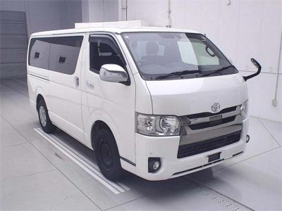 TOYOTA REGIUS ACE