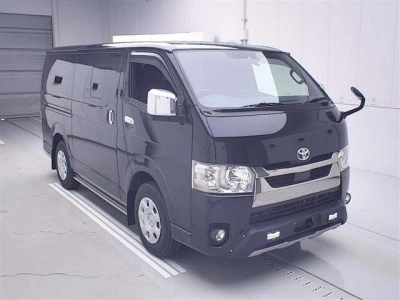TOYOTA HIACE