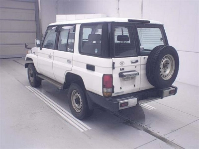 TOYOTA LAND CRUISER 70