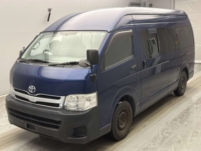 TOYOTA HIACE COMMUTER