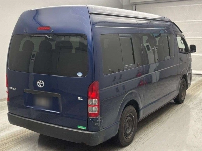 TOYOTA HIACE COMMUTER