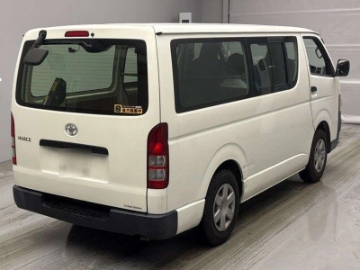 TOYOTA HIACE VAN