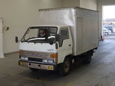 TOYOTA DYNA