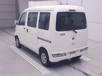 TOYOTA PIXIS VAN
