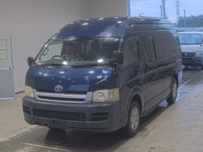 TOYOTA HIACE COMMUTER
