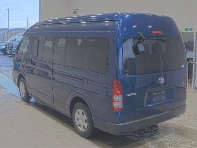 TOYOTA HIACE COMMUTER