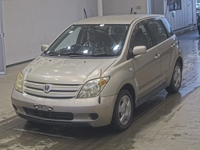 TOYOTA IST