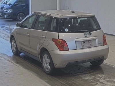 TOYOTA IST