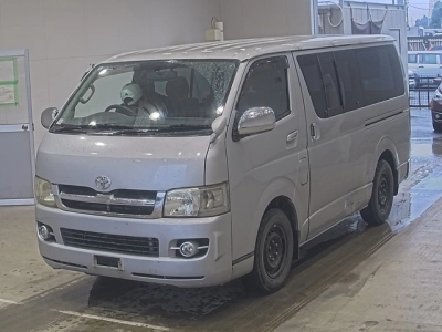TOYOTA HIACE