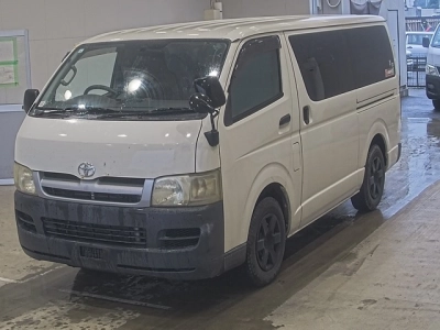 TOYOTA HIACE