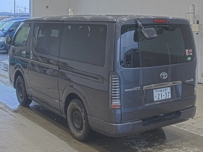 TOYOTA REGIUS VAN
