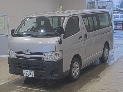 TOYOTA HIACE