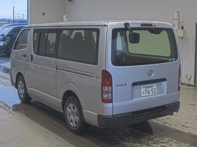 TOYOTA HIACE
