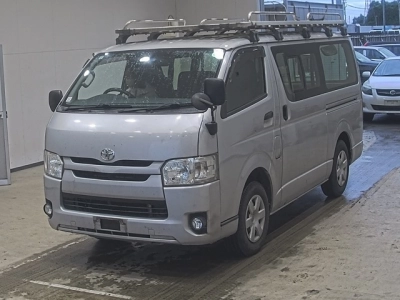TOYOTA HIACE