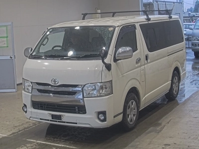 TOYOTA HIACE