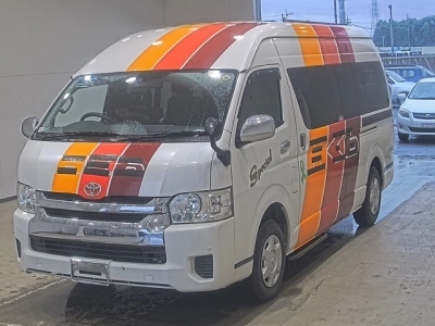 TOYOTA HIACE