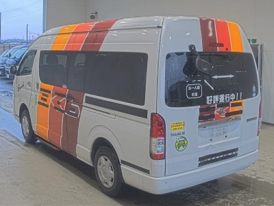 TOYOTA HIACE