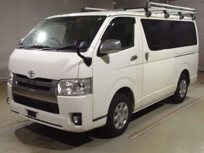 TOYOTA REGIUS VAN