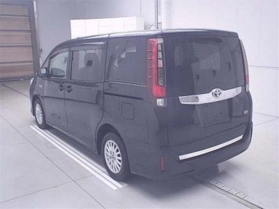 TOYOTA NOAH