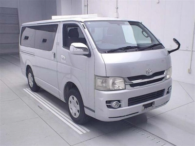 TOYOTA REGIUS ACE