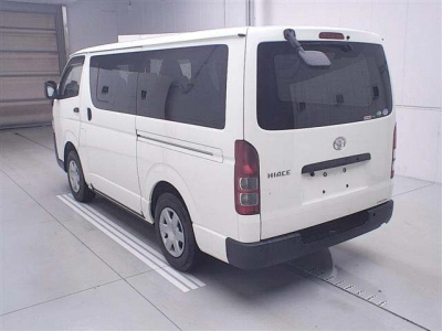 TOYOTA HIACE