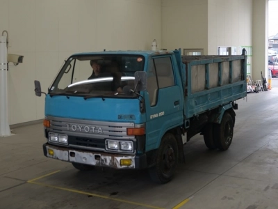 TOYOTA DYNA