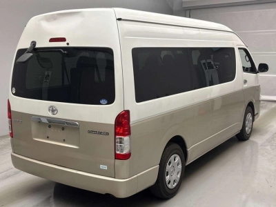 TOYOTA HIACE WAGON