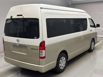 TOYOTA HIACE WAGON