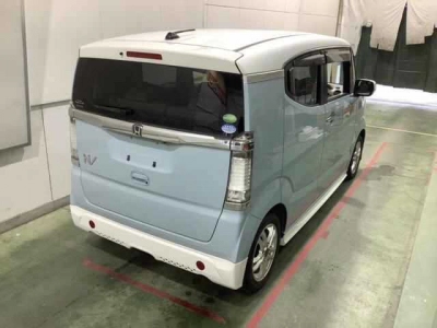 HONDA N-BOX SLASH