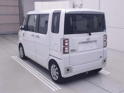 TOYOTA PIXIS MEGA