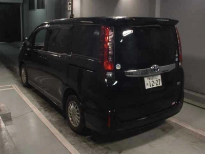 TOYOTA NOAH