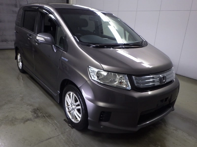 HONDA FREED SPIKE