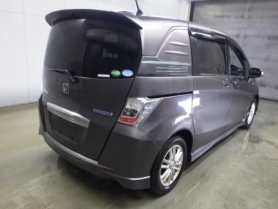 HONDA FREED SPIKE
