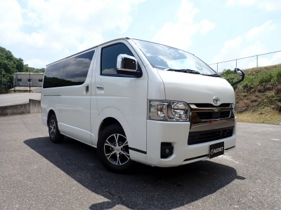 TOYOTA HIACE VAN