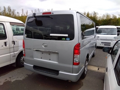TOYOTA REGIUS VAN