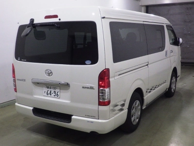 TOYOTA REGIUS VAN
